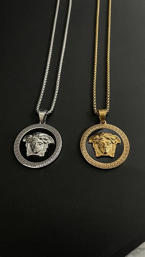 cadenas versace para mujer|Llaveros y cadenas de Versace para mujer .